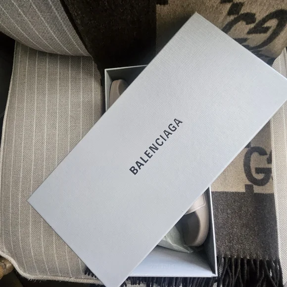 Balenciaga Pool Slide Sandals. Brand New w/Tags Size 39 - Picture 7 of 10